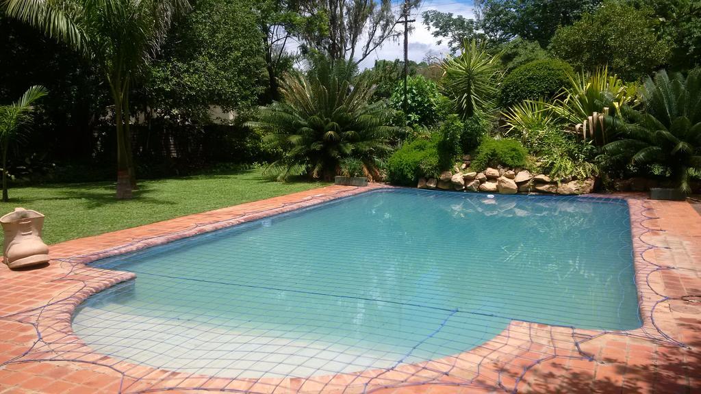 Hotel Hillside Manor Bulawayo Esterno foto