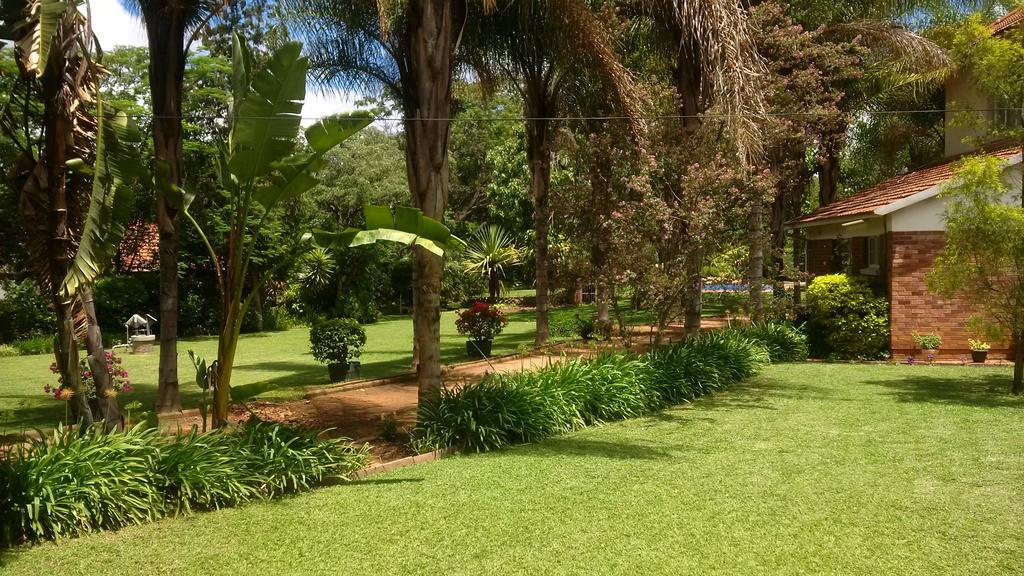 Hotel Hillside Manor Bulawayo Esterno foto