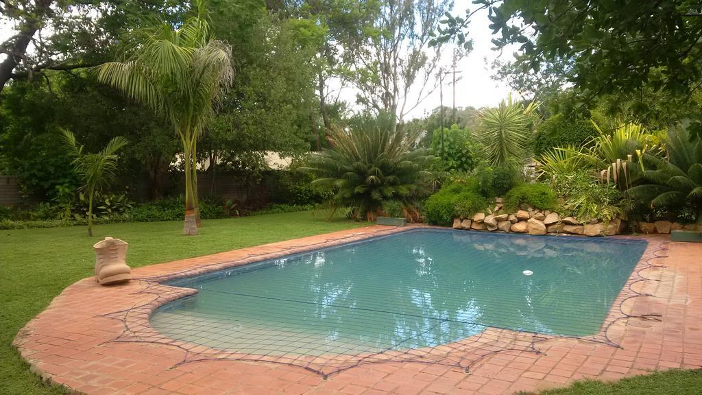 Hotel Hillside Manor Bulawayo Esterno foto