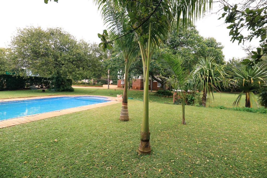 Hotel Hillside Manor Bulawayo Esterno foto