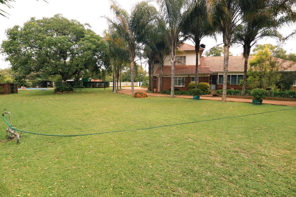 Hotel Hillside Manor Bulawayo Esterno foto