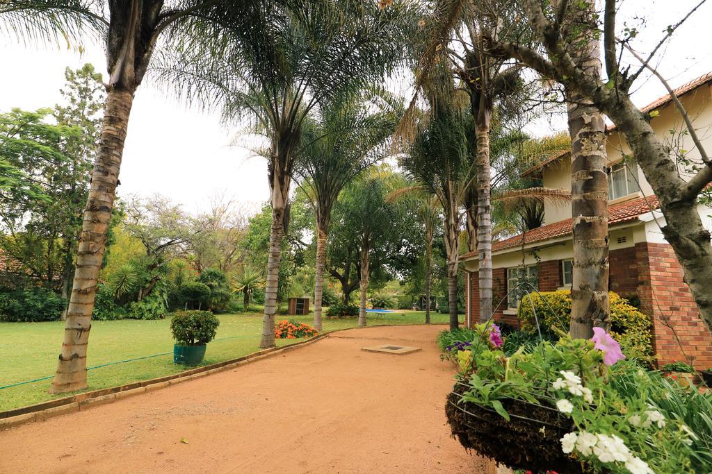 Hotel Hillside Manor Bulawayo Esterno foto