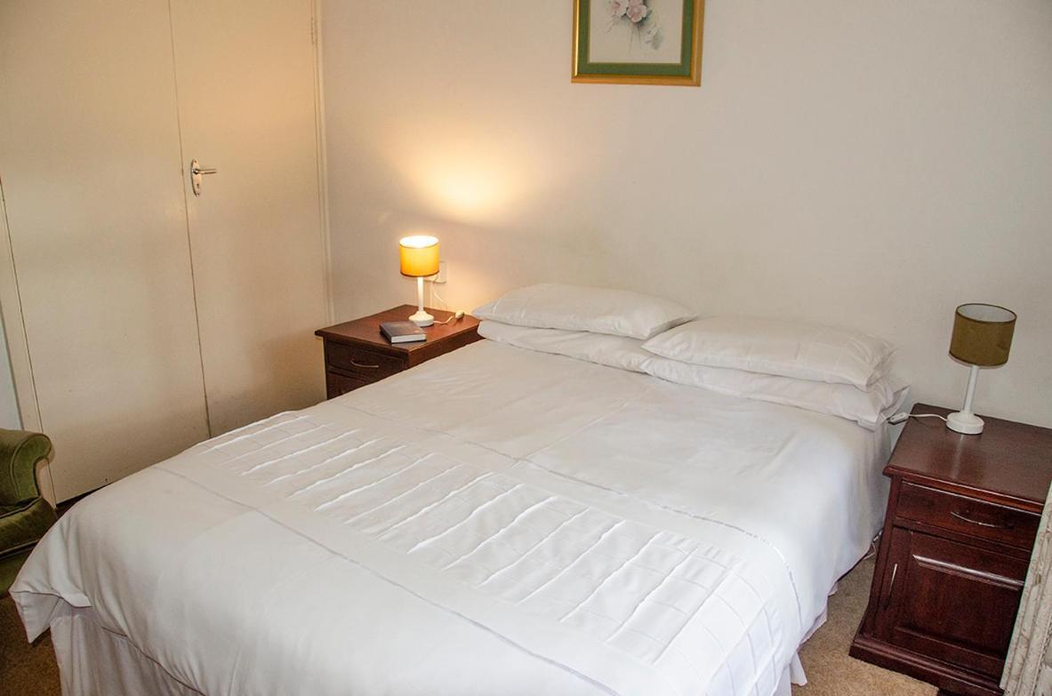 Hotel Hillside Manor Bulawayo Esterno foto