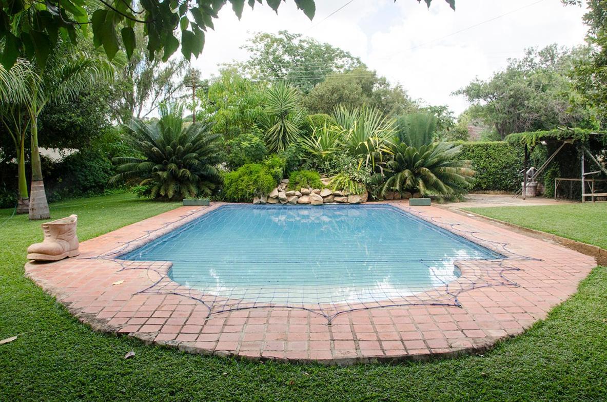 Hotel Hillside Manor Bulawayo Esterno foto